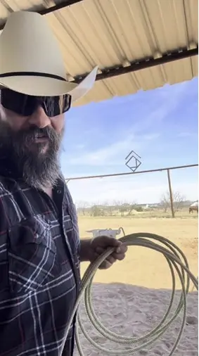 Esercitazione con il lazo al ranch